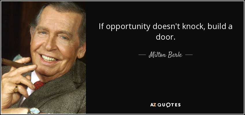 Si la oportunidad no llama, construye una puerta. - Milton Berle